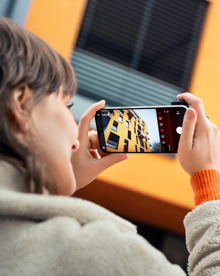 Leica LUX : quand l’âme Leica se glisse dans votre iPhone