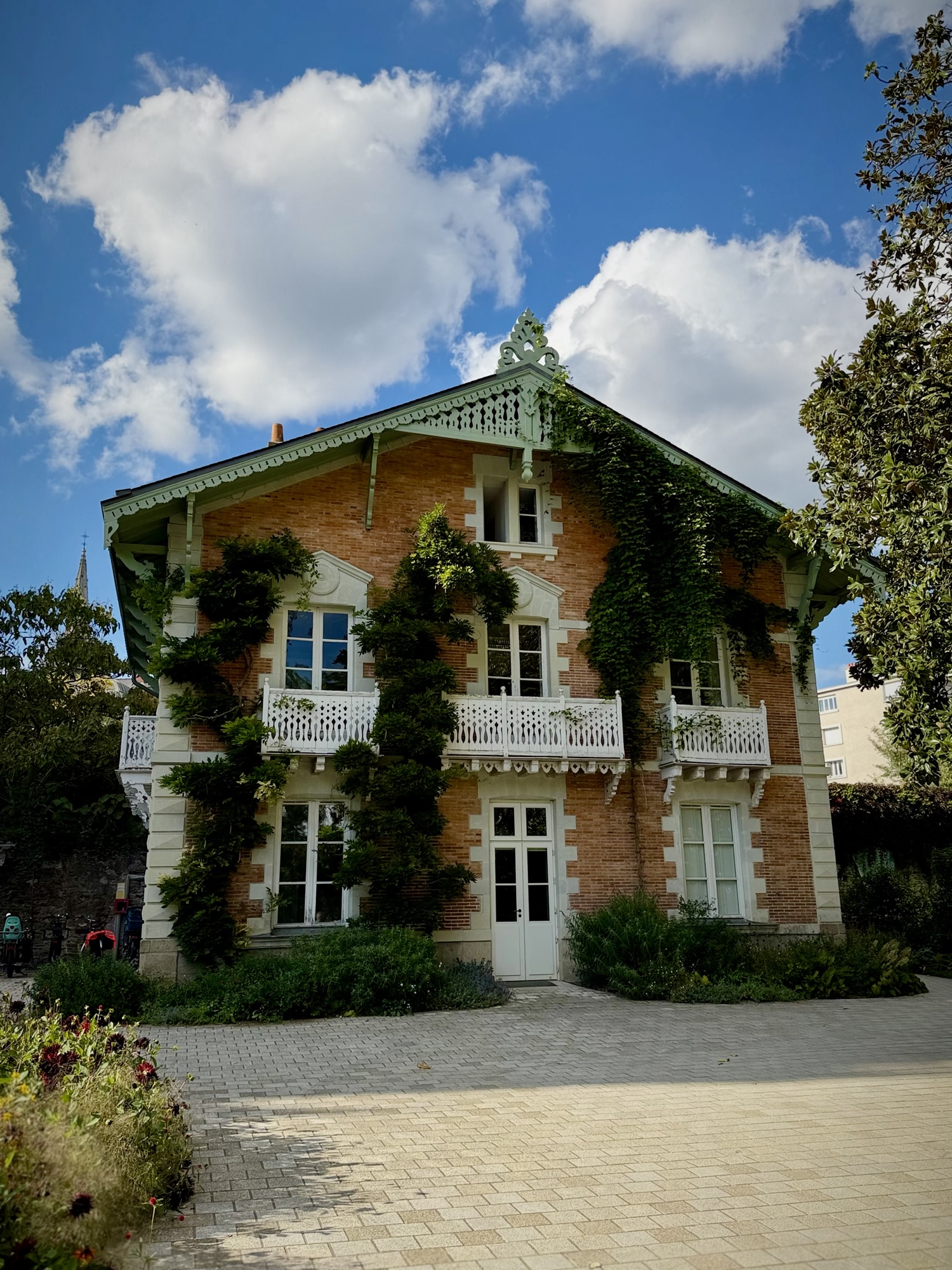 Le Jardin des Plantes de Nantes : une parenthèse verte… et un chargeur d’énergie 100 % naturel 🌿📸