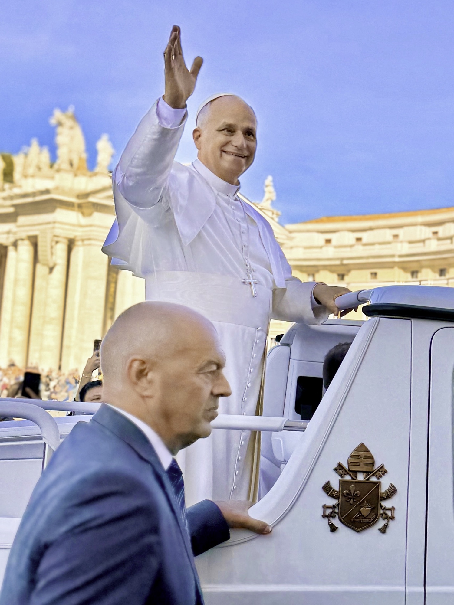 À quelques mètres du pape, et tout s’accélère